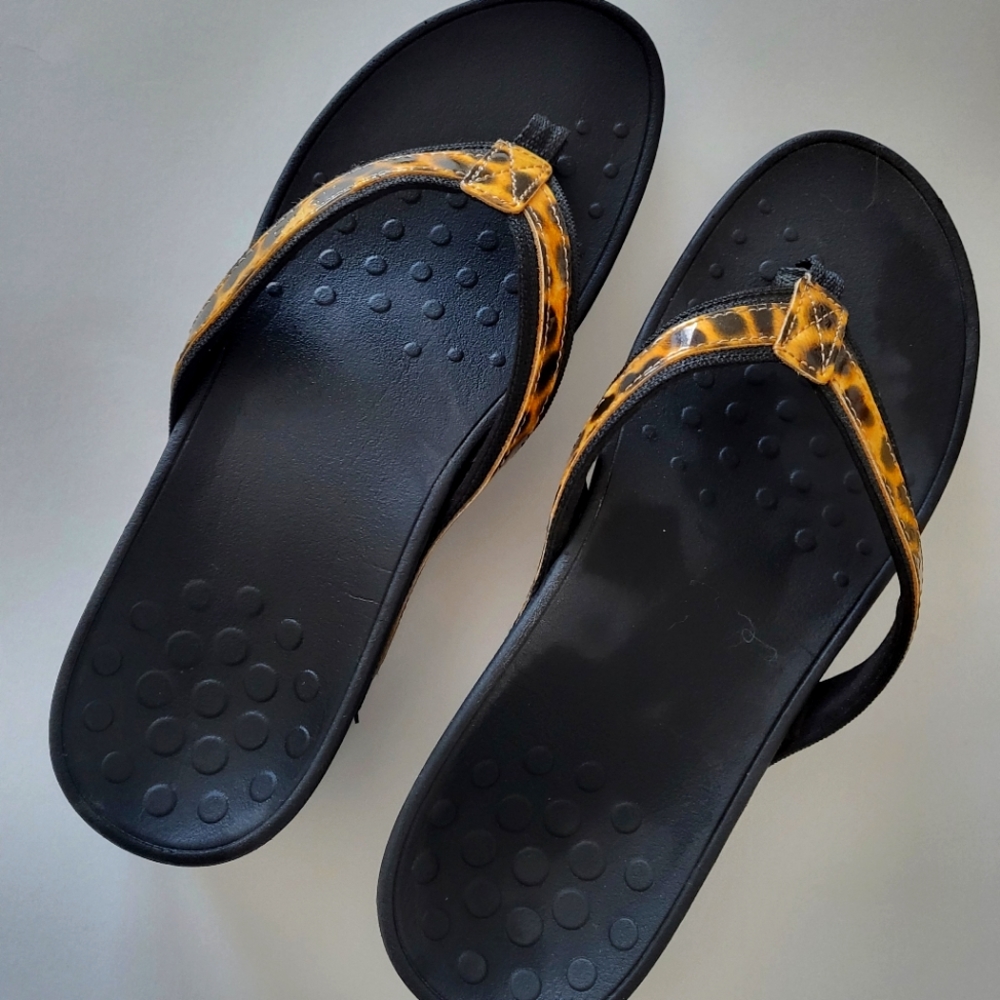 Vionic Flip Flops, Leopard print, size 10